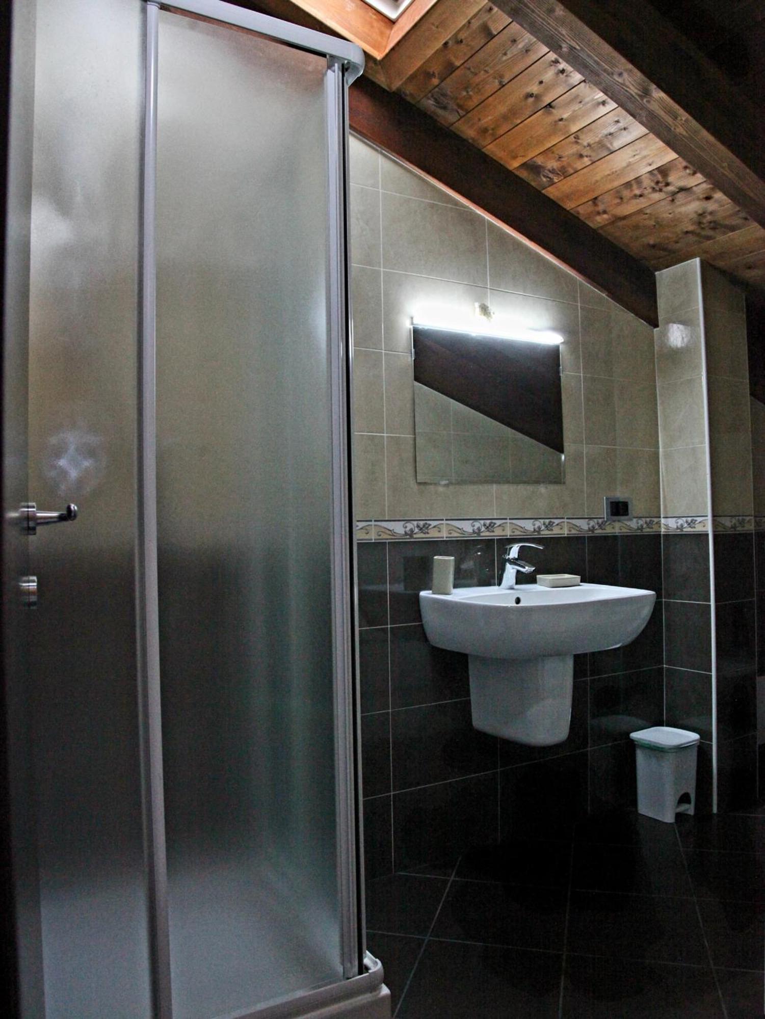 Family Room Private Bathroom
